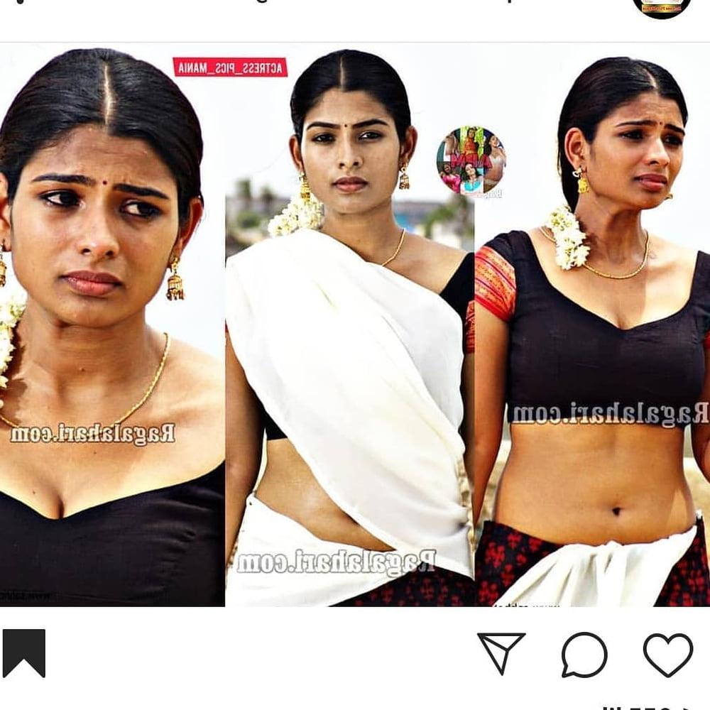 25P cute actress navel