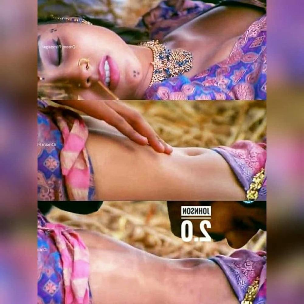 25P cute actress navel