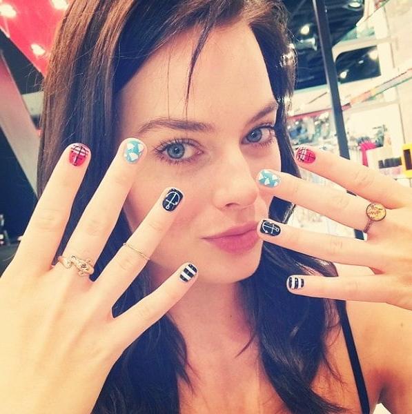 25P cute Margot Robbie