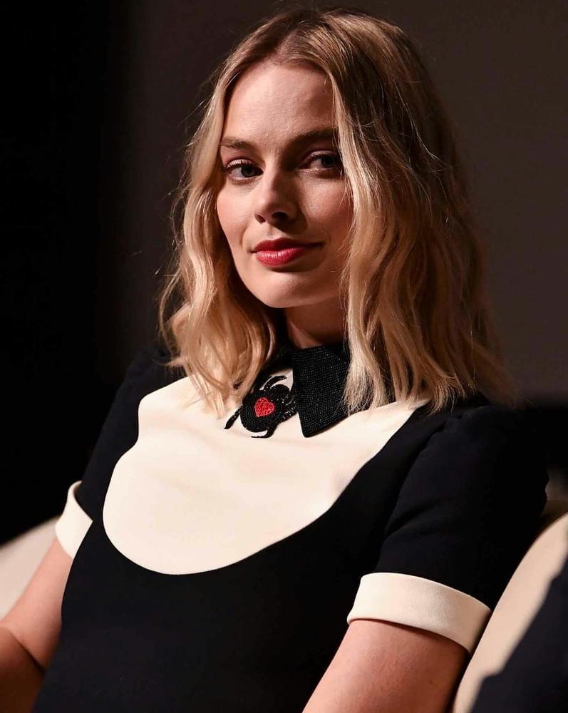 25P cute Margot Robbie