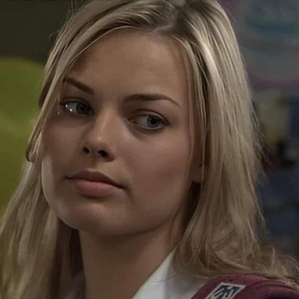 25P cute Margot Robbie