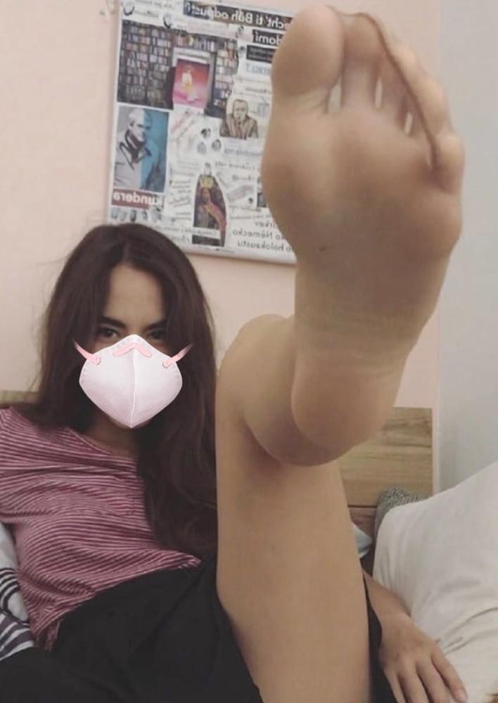 8P My sweaty nylon feet summer