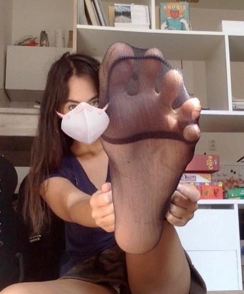 8P My sweaty nylon feet summer