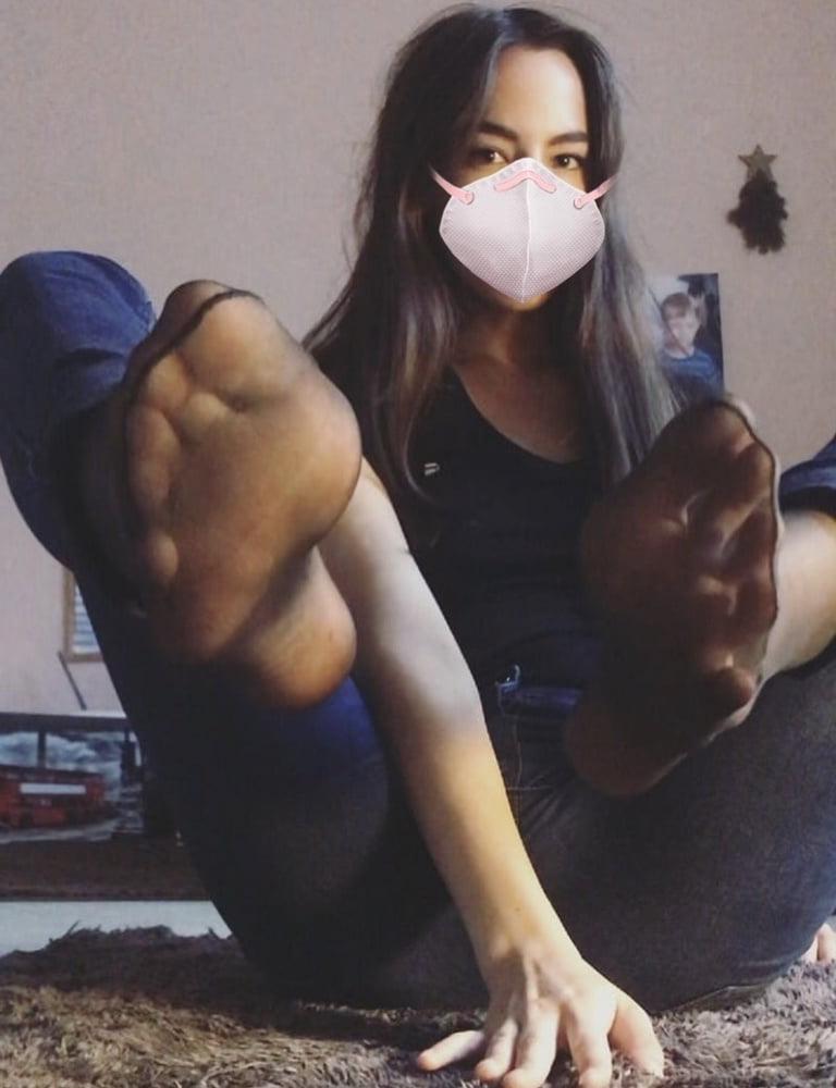 8P My sweaty nylon feet summer