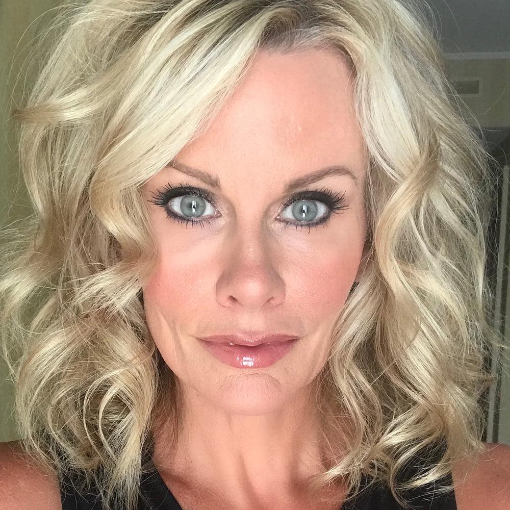 25P Elite Blonde Milf Goddess