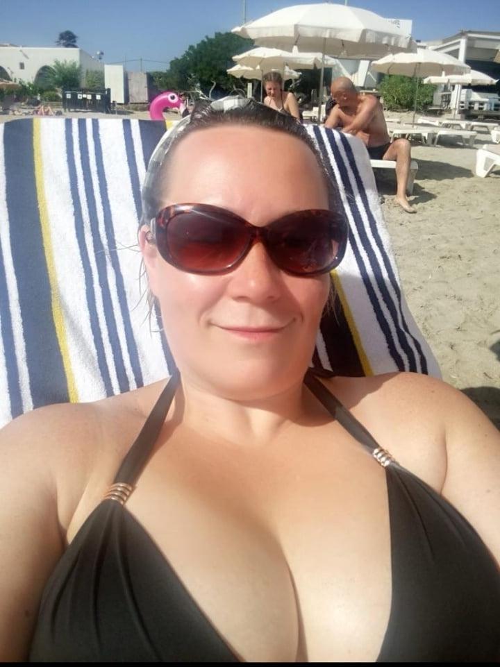 12P Sarah, sexy UK Chunky MILF Slut