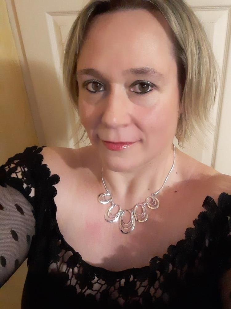 12P Sarah, sexy UK Chunky MILF Slut