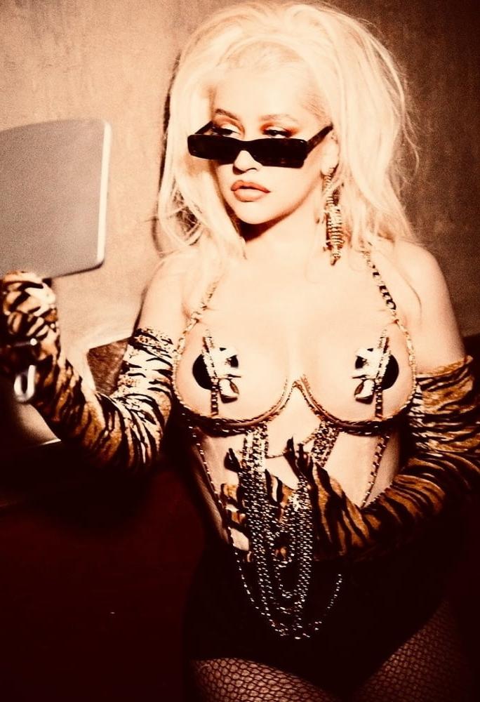 25P cute Christina Aguilera