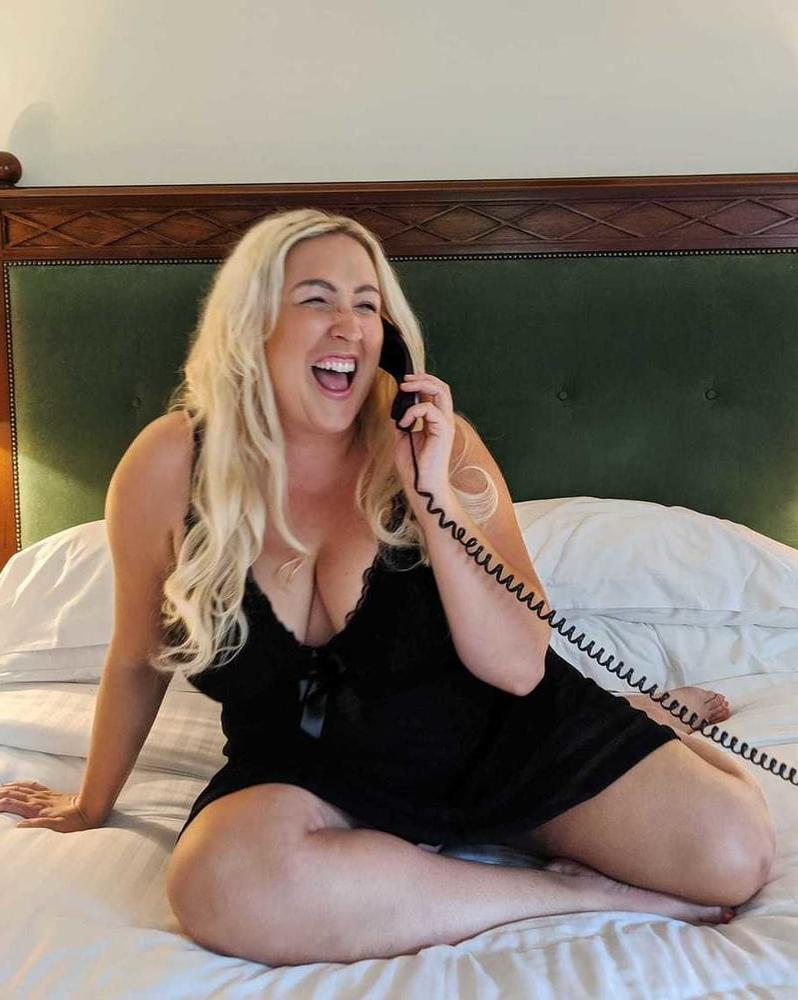 9P Danielle, sexy UK Chunky MILF Slut