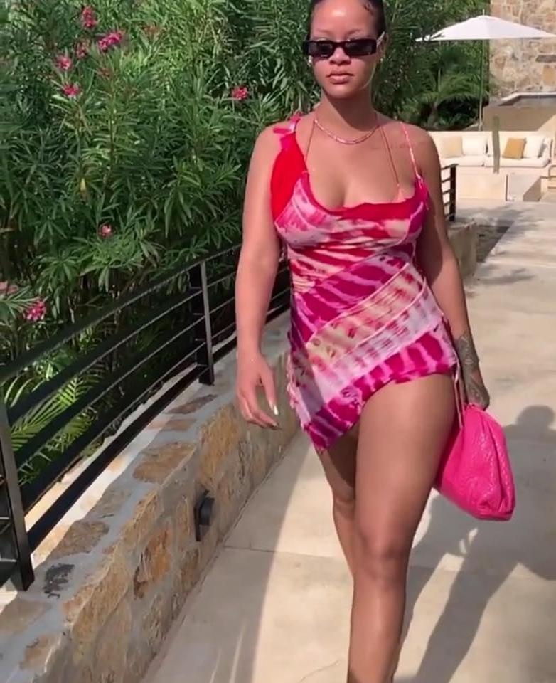 25P cute Rihanna