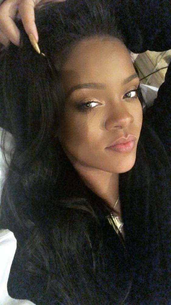 25P cute Rihanna