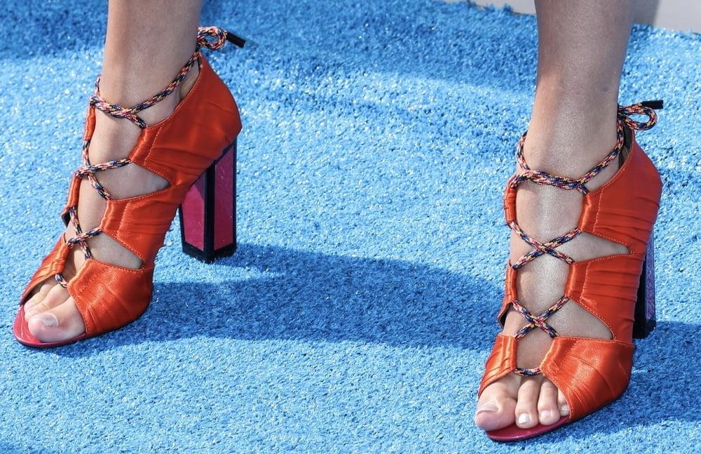 25P Sexy Feet
