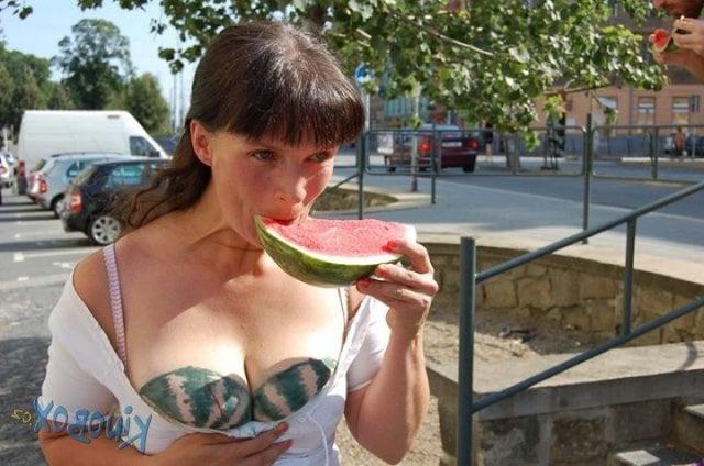 25P Lenka Klodova (1969-) Czech performance artist