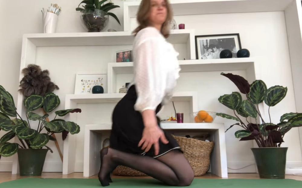 25P milf blonde pantyhose bitch