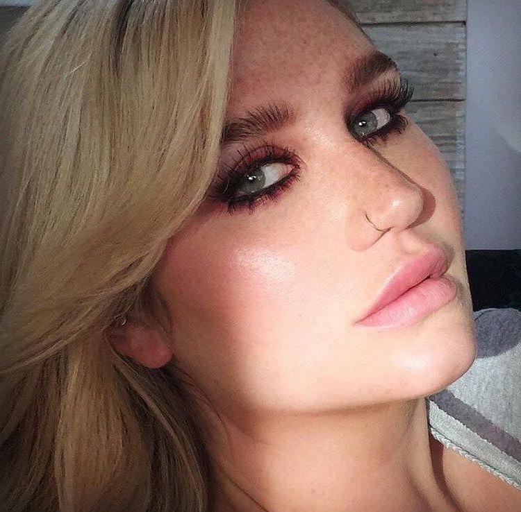 25P cute Kesha Sebert