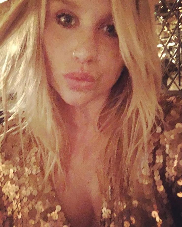 25P cute Kesha Sebert