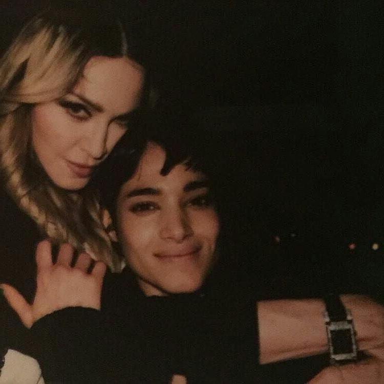 25P cute Sofia Boutella