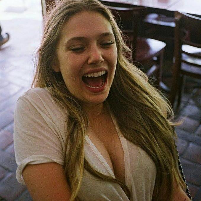 25P cute Elizabeth Olsen
