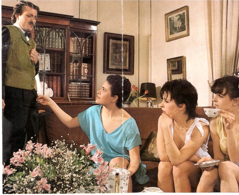 25P Three cute Teens have fun with the Butler