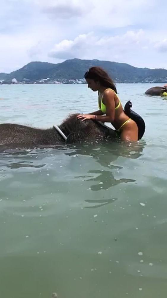25P Ines Sberro Les Marseillais Tv reality Insta