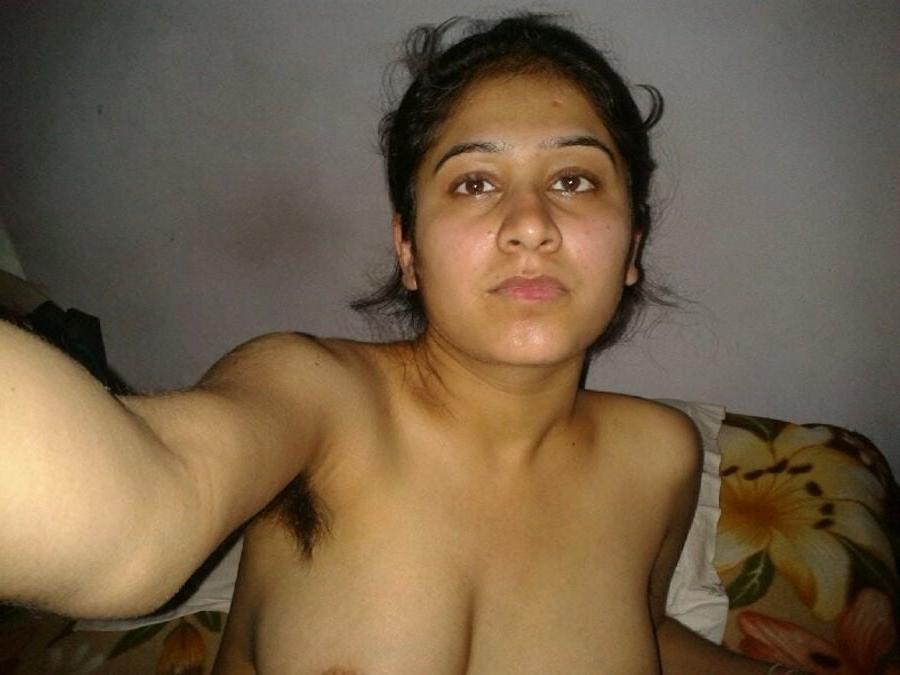 16P Cute Girl Nude Photos