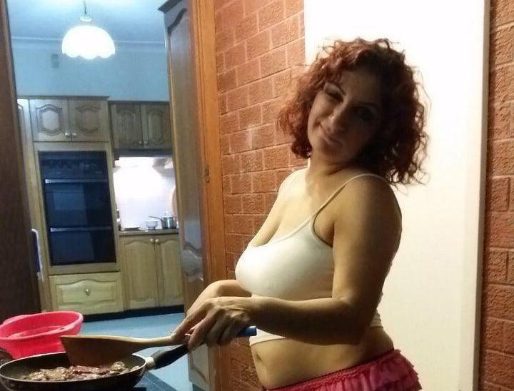 21P Arab mature bitch