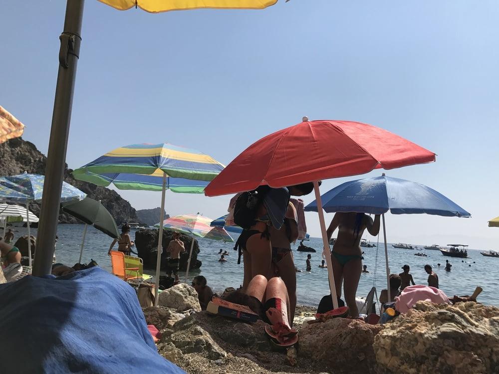 25P Topless beach
