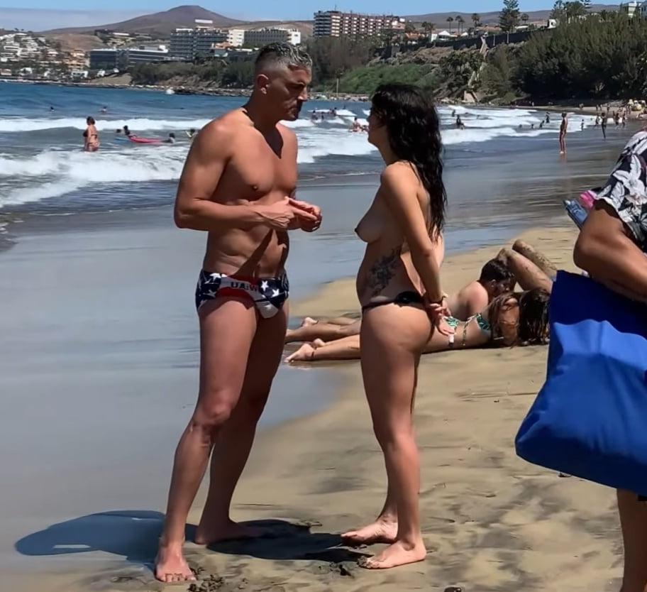 25P Topless beach