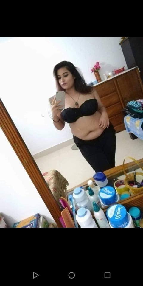 25P Chubby indian nude selfies