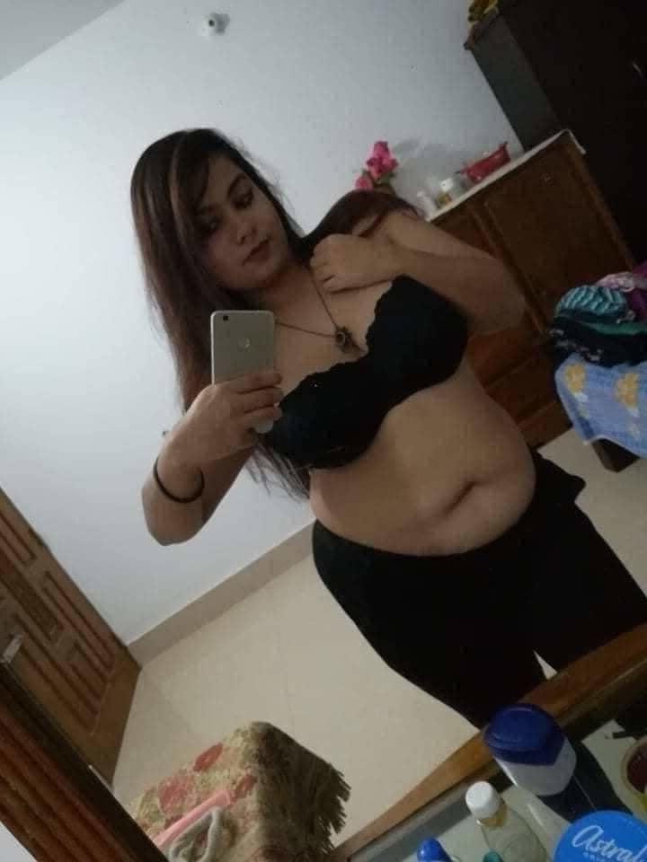 25P Chubby indian nude selfies