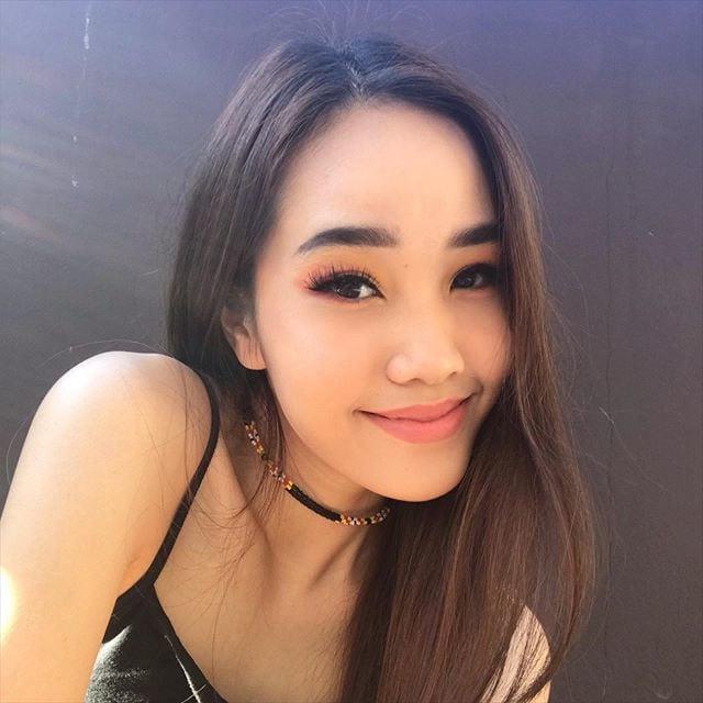 5P Cute Asian Teen Naked