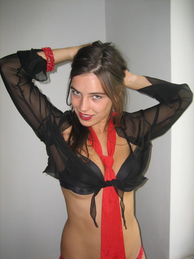 25P Cute brunette Teen posing