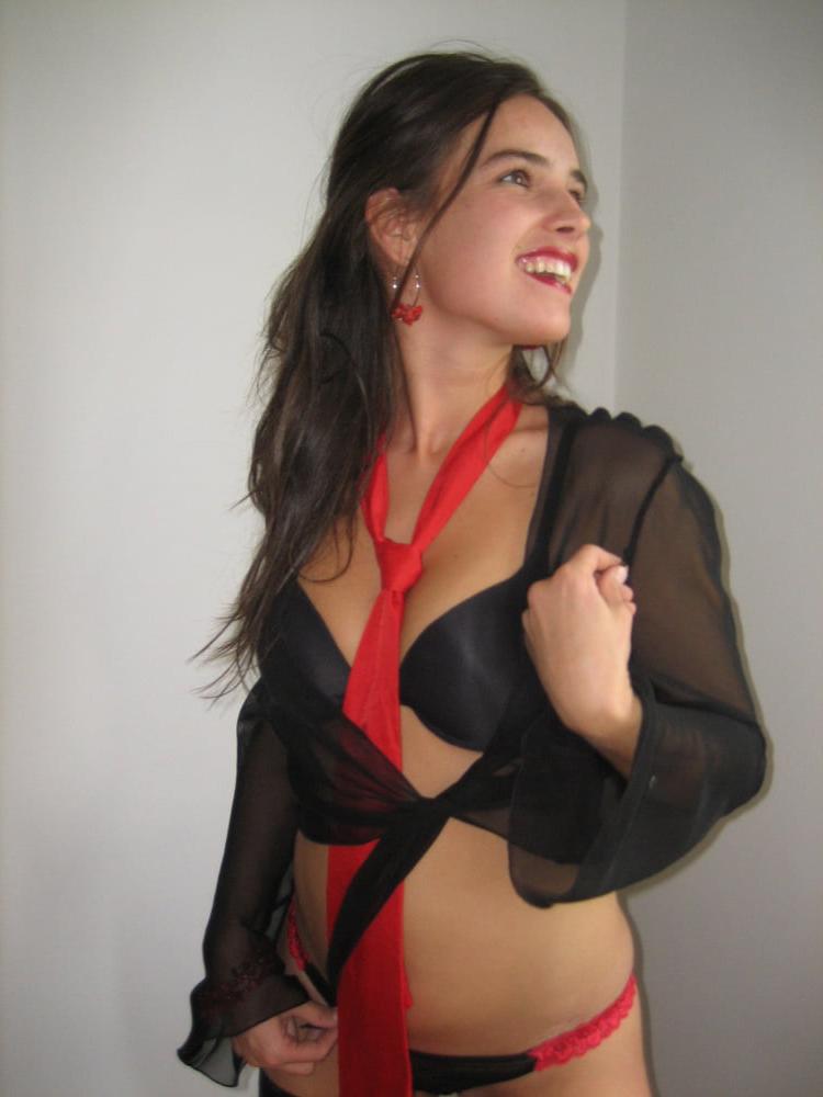 25P Cute brunette Teen posing