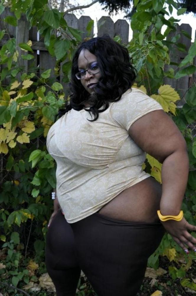 25P BBB Big Black Boobs the dressed gallery!