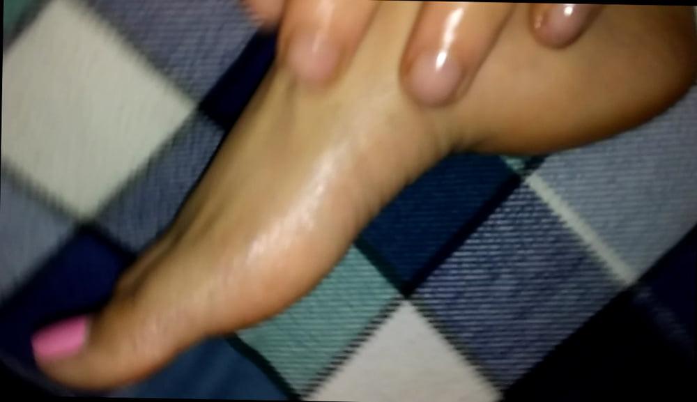 25P wife's yummy feet