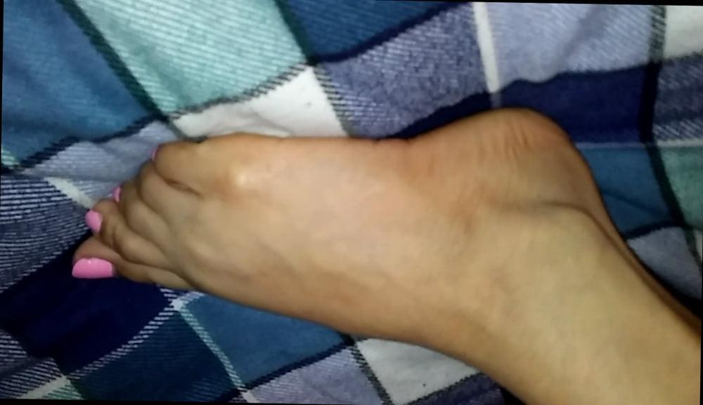 25P wife's yummy feet