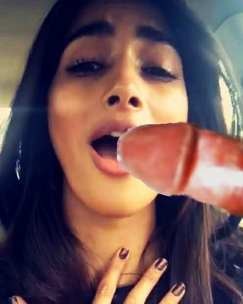 25P Pooja Hedge Voluptuous Queen