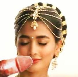 25P Pooja Hedge Voluptuous Queen