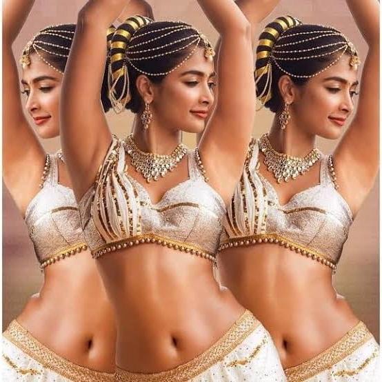 25P Pooja Hedge Voluptuous Queen