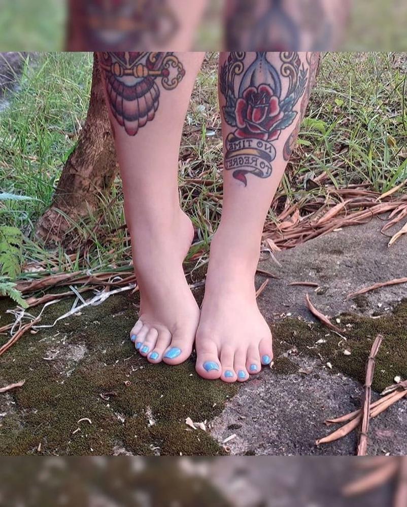 25P Feet girl