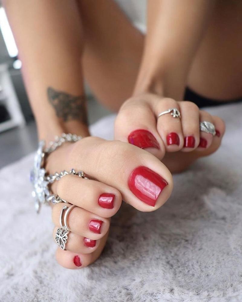 25P Feet girl