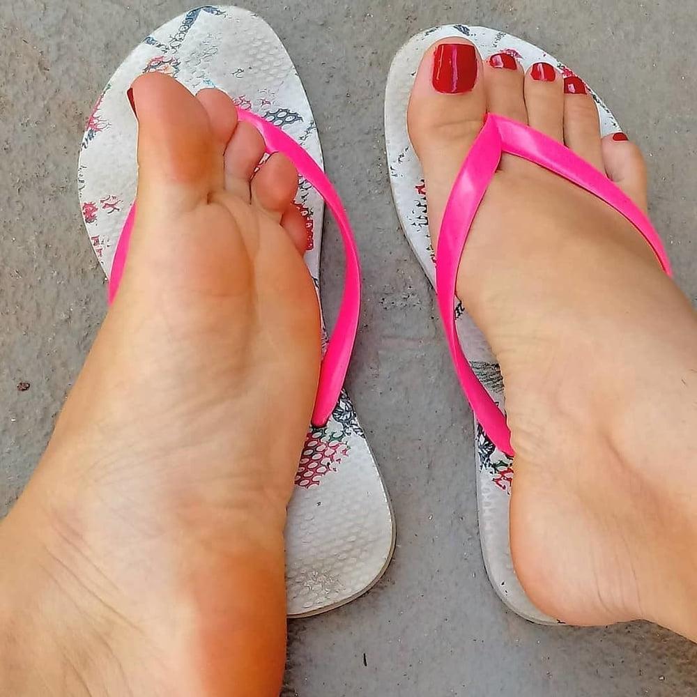 25P Feet girl