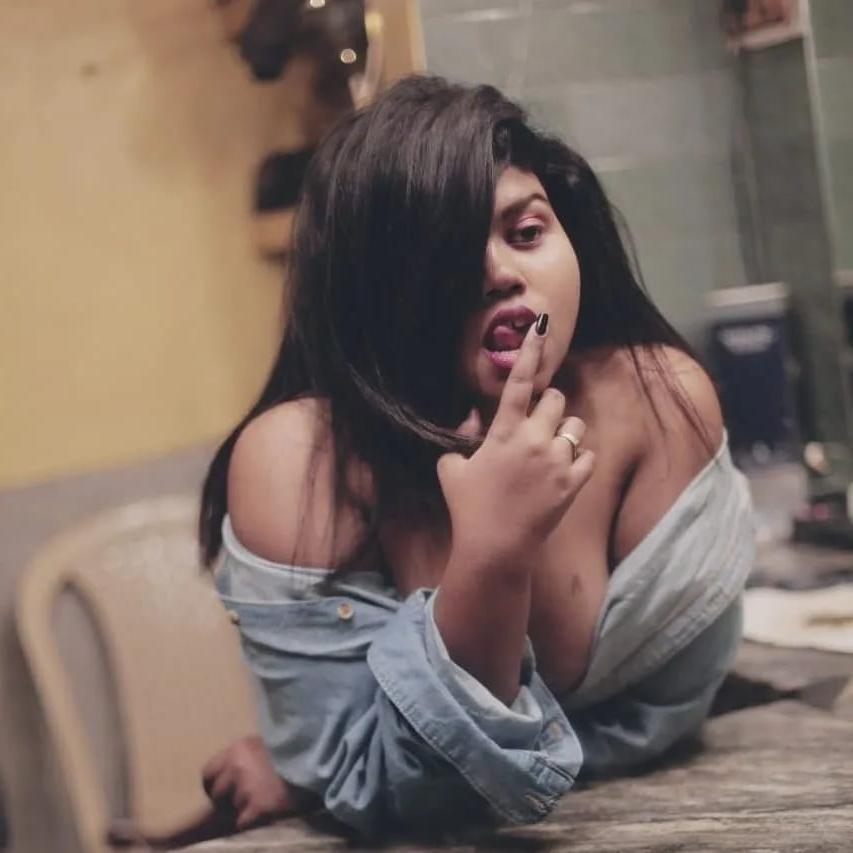 25P Sexy Chubby Insta Babe