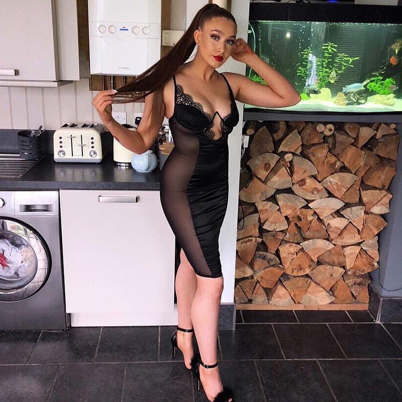 25P Sexy British Sluts Night Out Tits Ass Heels