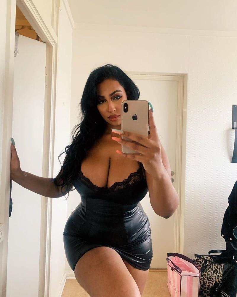 25P Sexy British Sluts Night Out Tits Ass Heels