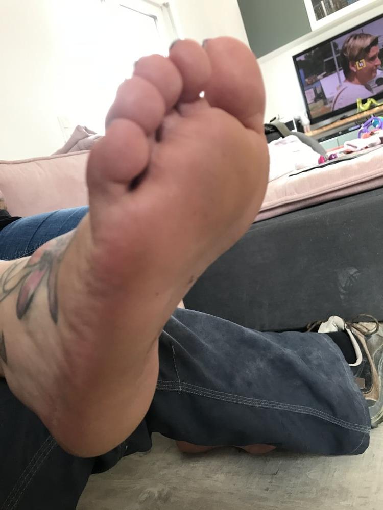 6P My wifes sexy feet