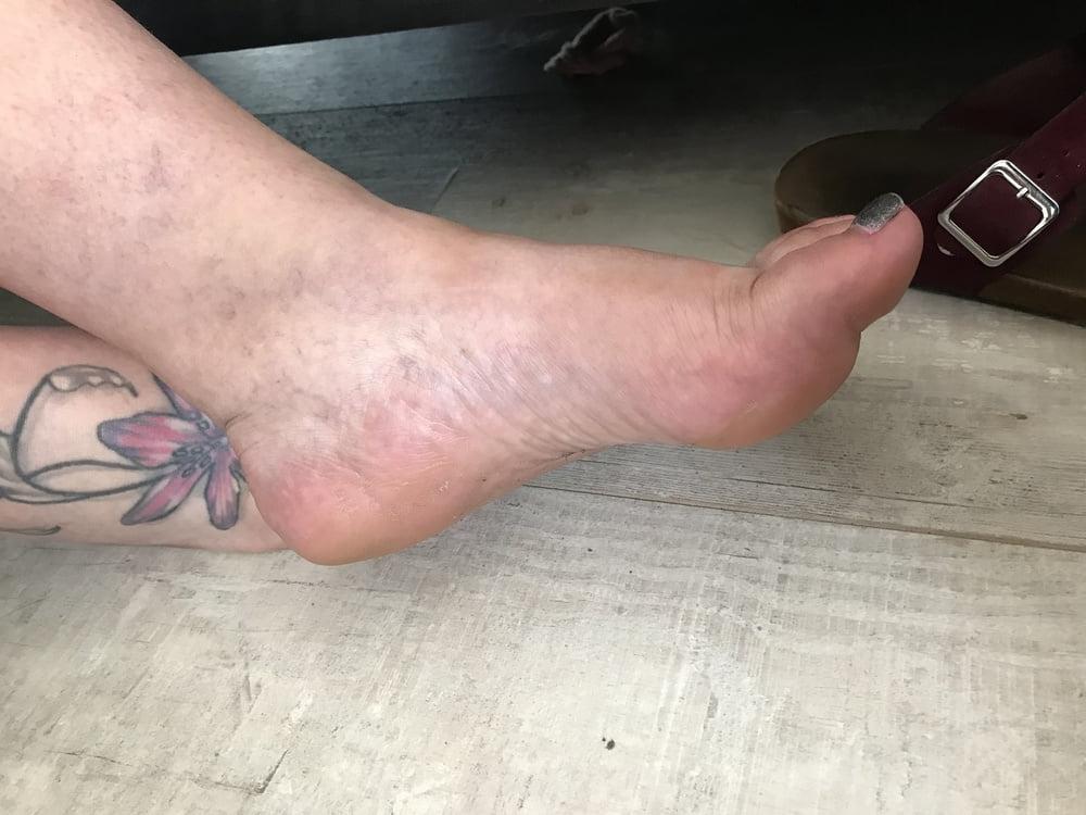 6P My wifes sexy feet