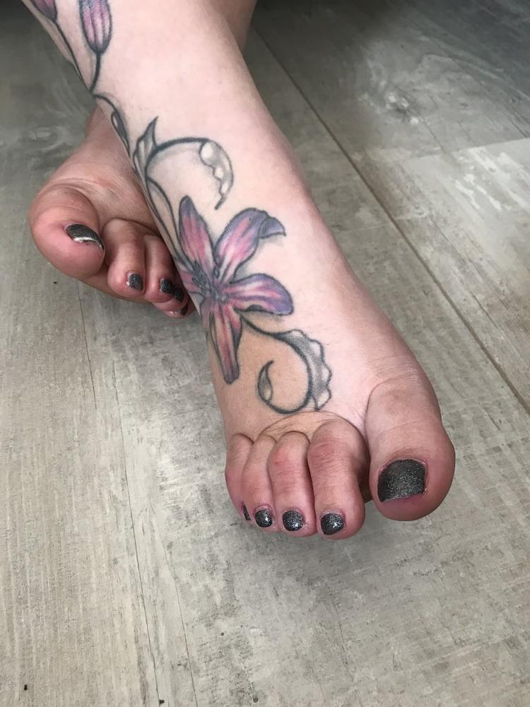 6P My wifes sexy feet