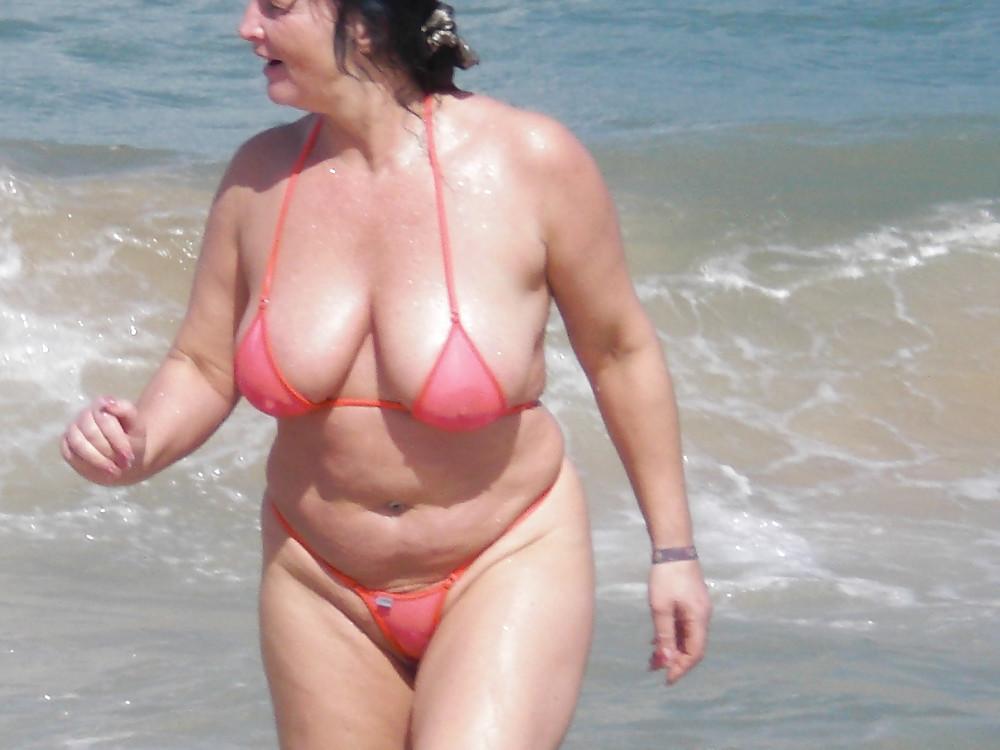 18P Curvy Chubby girls in BIKINIS