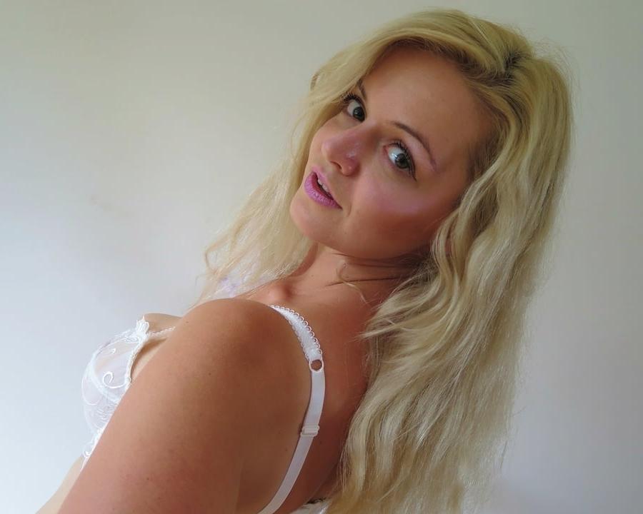 19P Laura, sexy UK Chunky Slut